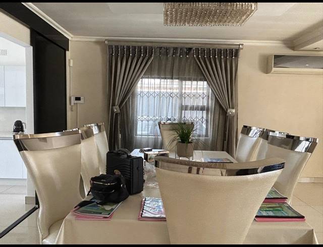 4 BEDROOM HOUSE FOR SALE IN OOS EINDE